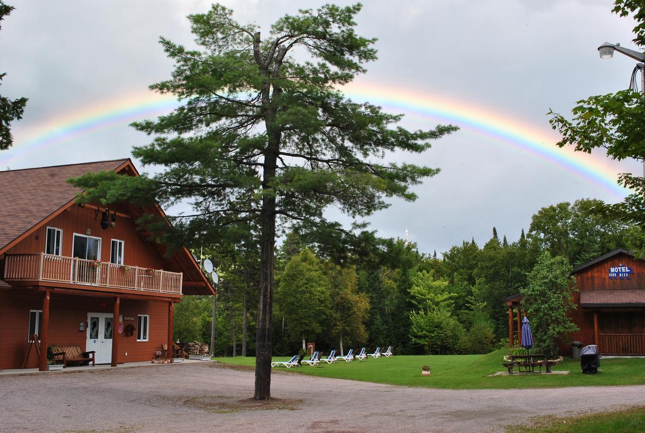 Motel Ours Bleu Lac-Saguay ภายนอก รูปภาพ